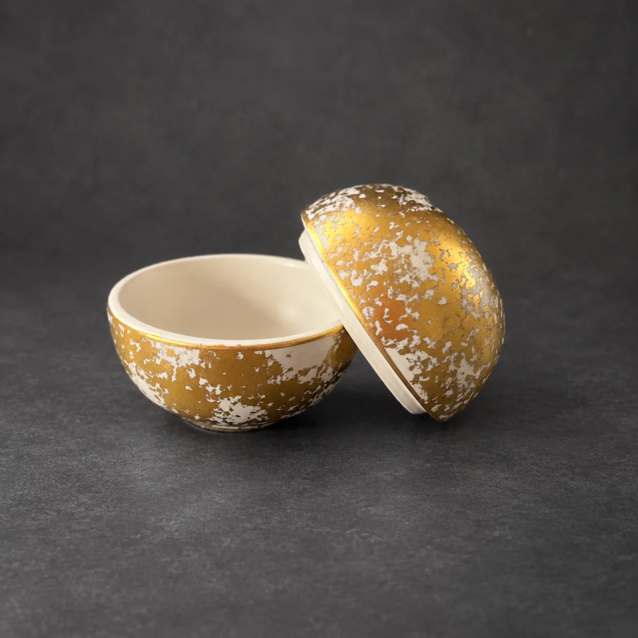 Gold luster Ball bowl with lid matte – small – RD18901