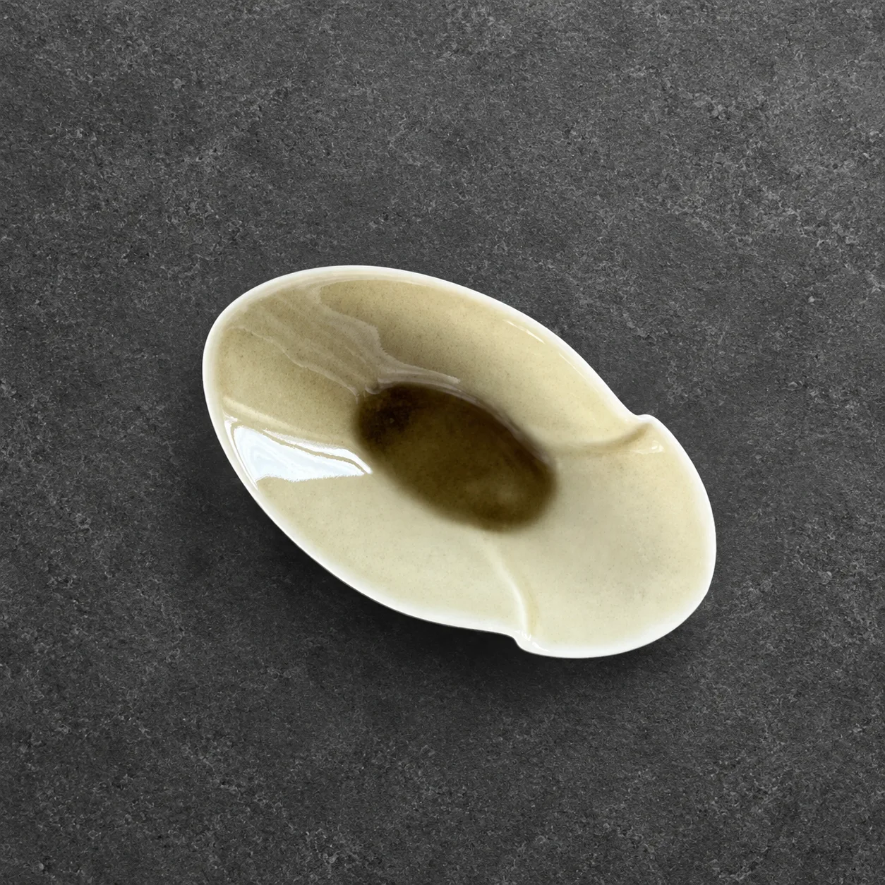 Evolution - Oval Amuse-Bouche Dish, Small - SILENT BRASS - (541_810_00)