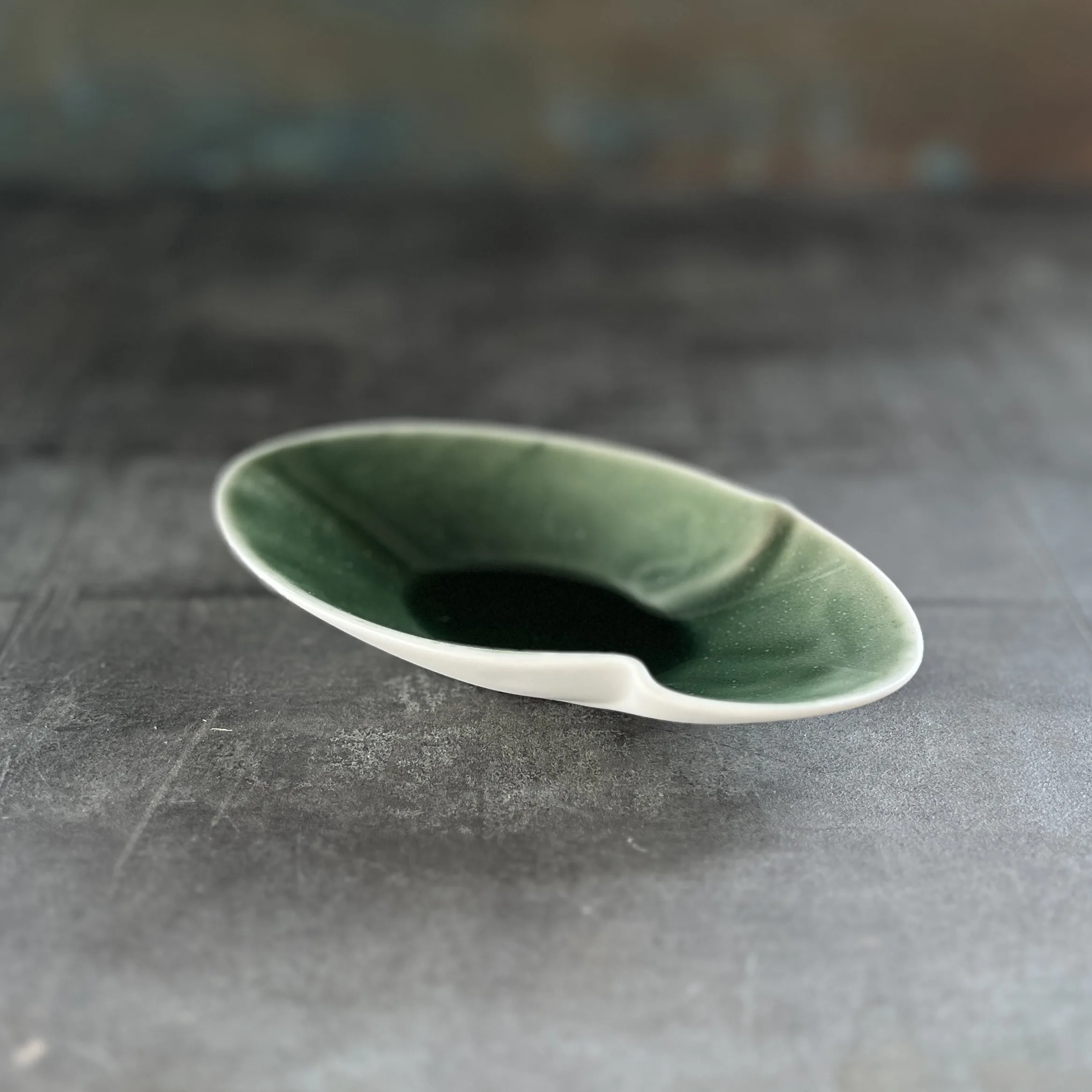Evolution – Oval Amuse-Bouche Dish, Small – EMERALD – (541_830_00) - Image 2