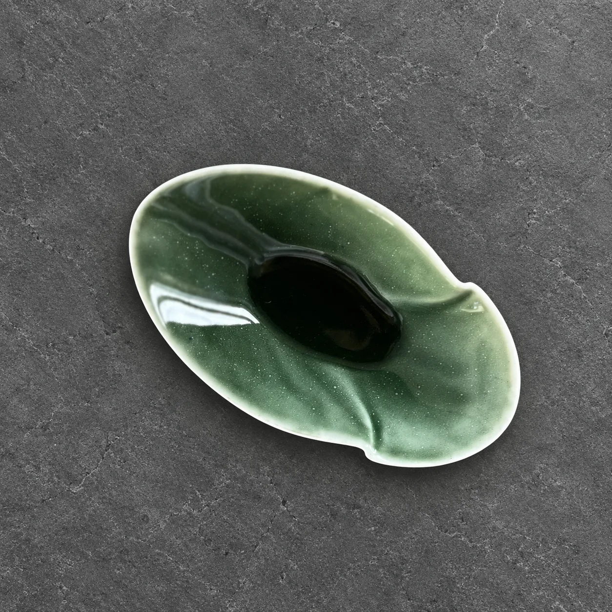 Evolution – Oval Amuse-Bouche Dish, Small – EMERALD – (541_830_00)
